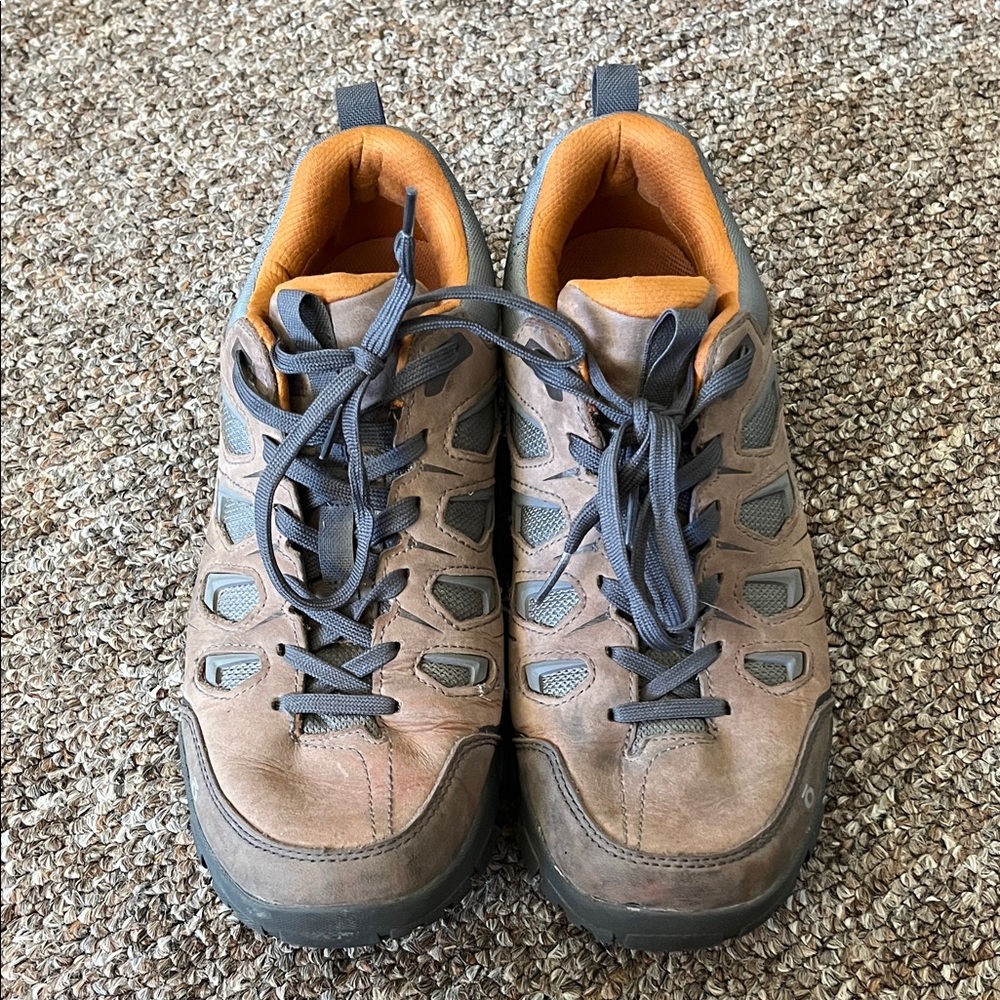 Men's Athletic Shoes in Brown and Gray